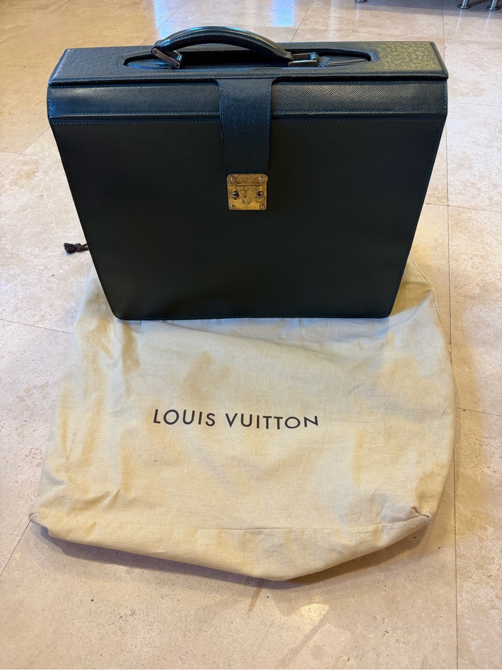 Louis Vuitton Vintage 1994 Taiga Pilot Case Oural Epicea Green Briefcase